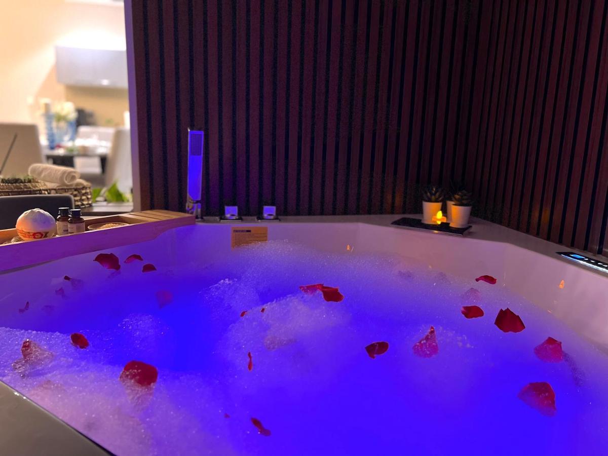 Stylish With A Jacuzzi *